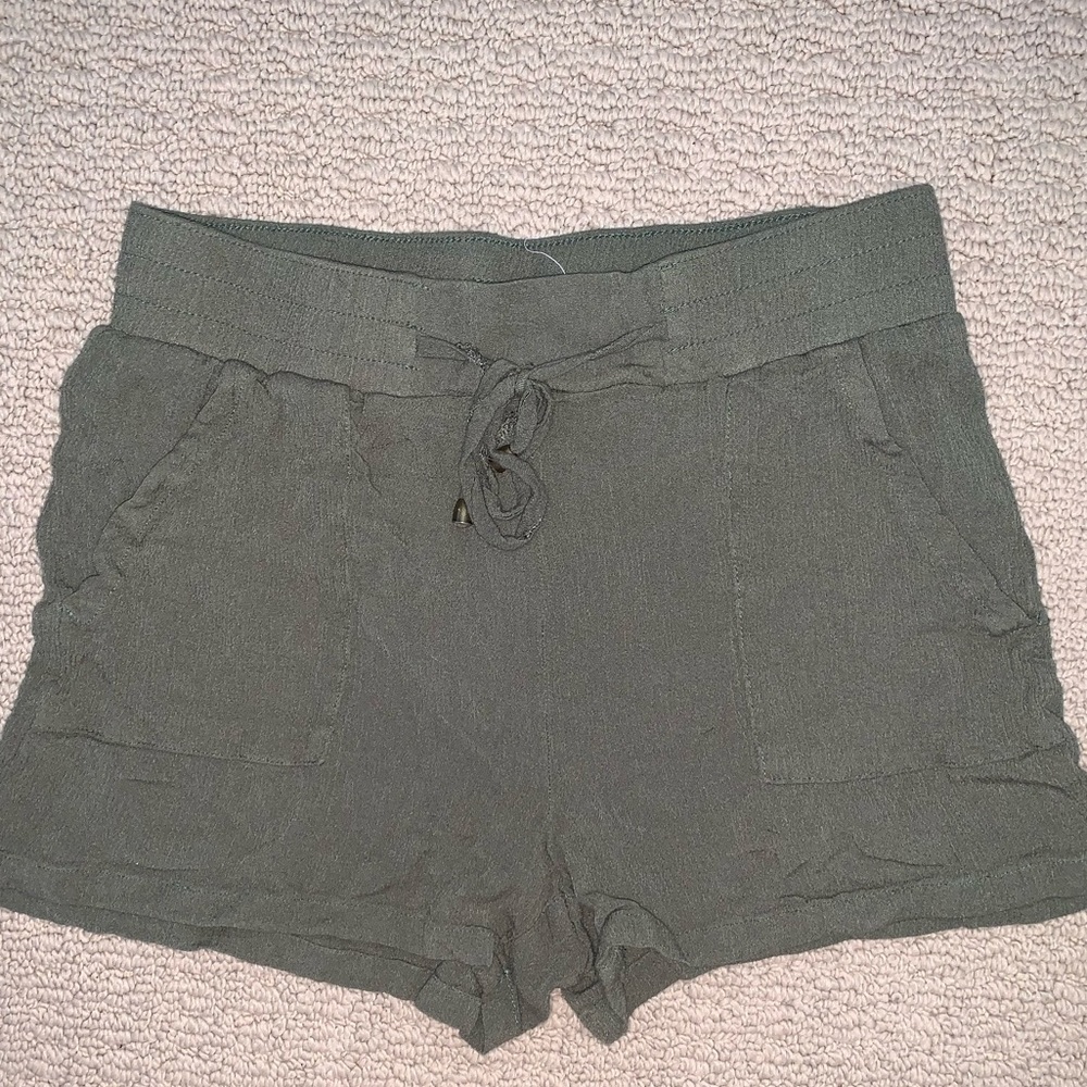 Flowy stylish green shorts